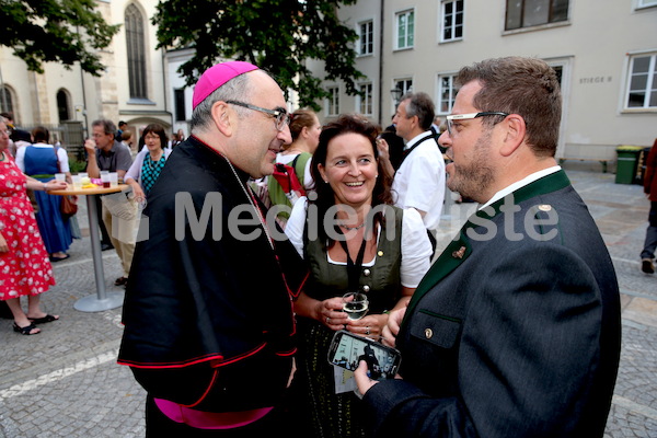 Bischofsweihe_Agape_ab 19 Uhr_Sonntagsblatt IMG_3240