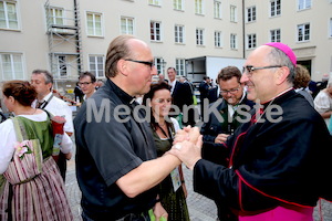 Bischofsweihe_Agape_ab 19 Uhr_Sonntagsblatt IMG_3241
