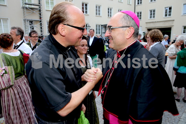 Bischofsweihe_Agape_ab 19 Uhr_Sonntagsblatt IMG_3242
