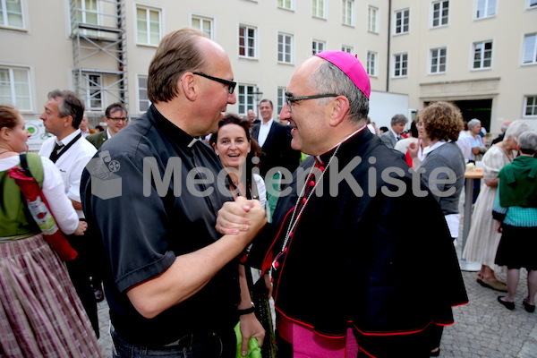 Bischofsweihe_Agape_ab 19 Uhr_Sonntagsblatt IMG_3243