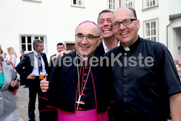 Bischofsweihe_Agape_ab 19 Uhr_Sonntagsblatt IMG_3246