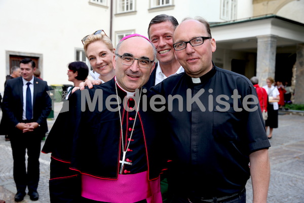 Bischofsweihe_Agape_ab 19 Uhr_Sonntagsblatt IMG_3252