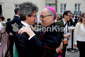 Bischofsweihe_Agape_ab 19 Uhr_Sonntagsblatt IMG_3253