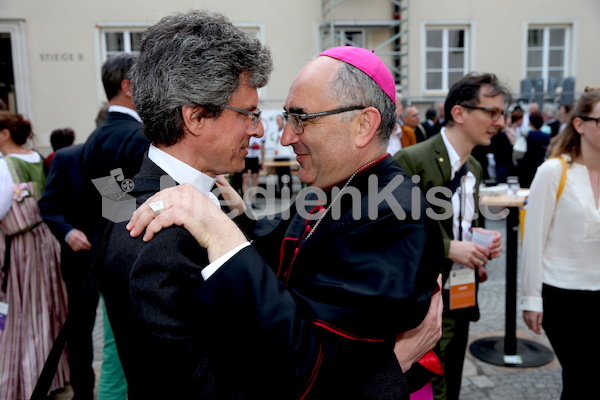 Bischofsweihe_Agape_ab 19 Uhr_Sonntagsblatt IMG_3253