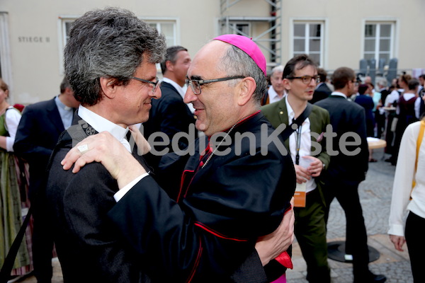 Bischofsweihe_Agape_ab 19 Uhr_Sonntagsblatt IMG_3254