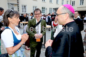 Bischofsweihe_Agape_ab 19 Uhr_Sonntagsblatt IMG_3260