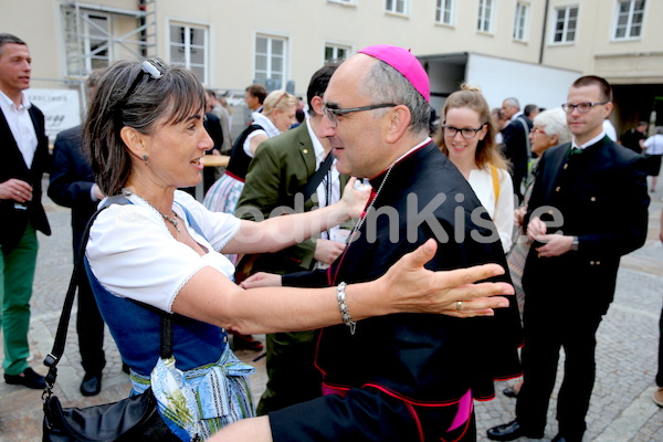 Bischofsweihe_Agape_ab 19 Uhr_Sonntagsblatt IMG_3261