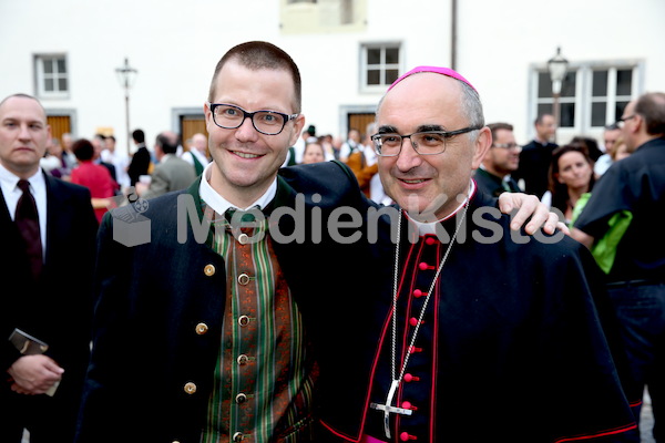 Bischofsweihe_Agape_ab 19 Uhr_Sonntagsblatt IMG_3263