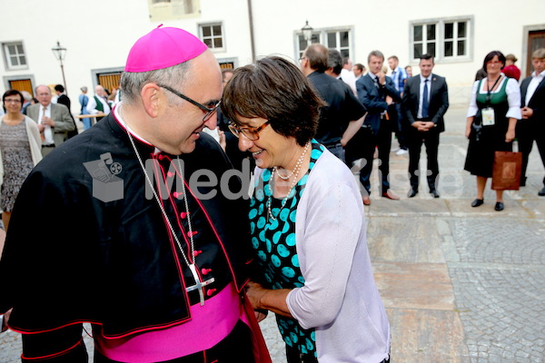Bischofsweihe_Agape_ab 19 Uhr_Sonntagsblatt IMG_3265