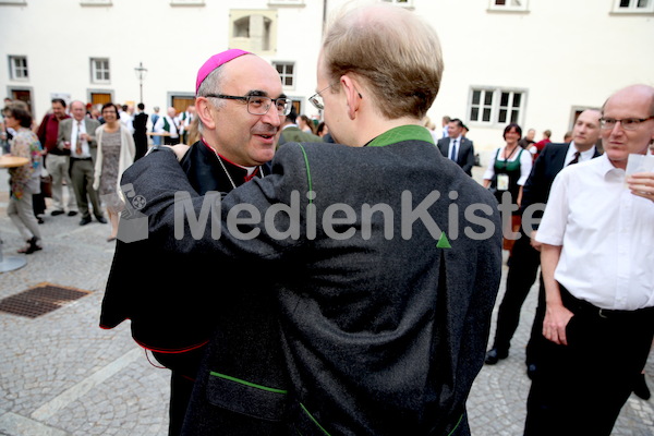 Bischofsweihe_Agape_ab 19 Uhr_Sonntagsblatt IMG_3268