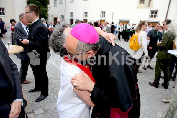 Bischofsweihe_Agape_ab 19 Uhr_Sonntagsblatt IMG_3270