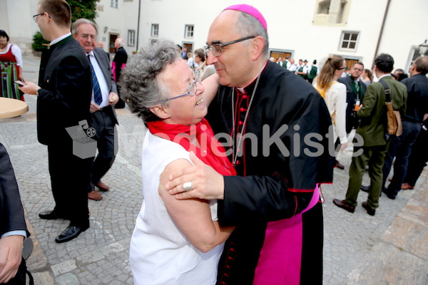Bischofsweihe_Agape_ab 19 Uhr_Sonntagsblatt IMG_3274