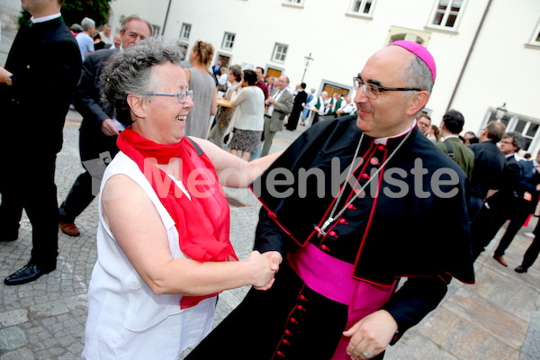 Bischofsweihe_Agape_ab 19 Uhr_Sonntagsblatt IMG_3275