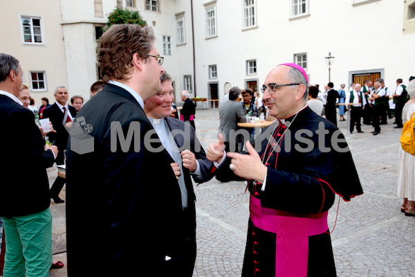Bischofsweihe_Agape_ab 19 Uhr_Sonntagsblatt IMG_3281