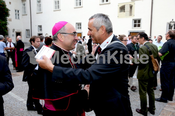 Bischofsweihe_Agape_ab 19 Uhr_Sonntagsblatt IMG_3283