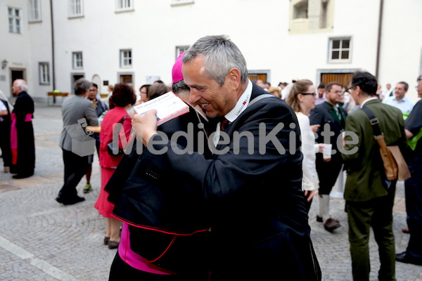 Bischofsweihe_Agape_ab 19 Uhr_Sonntagsblatt IMG_3287