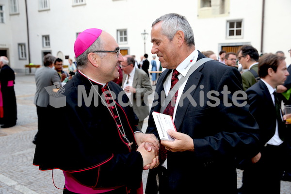 Bischofsweihe_Agape_ab 19 Uhr_Sonntagsblatt IMG_3291