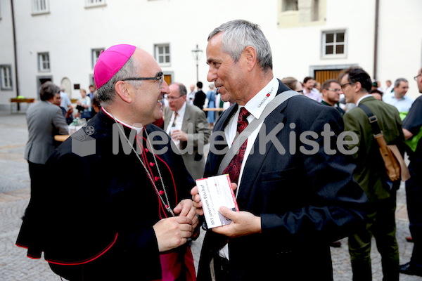 Bischofsweihe_Agape_ab 19 Uhr_Sonntagsblatt IMG_3292