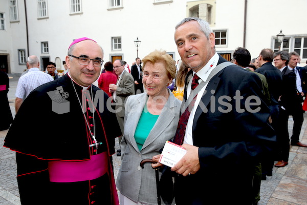 Bischofsweihe_Agape_ab 19 Uhr_Sonntagsblatt IMG_3297