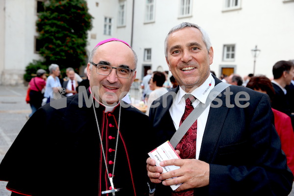Bischofsweihe_Agape_ab 19 Uhr_Sonntagsblatt IMG_3299