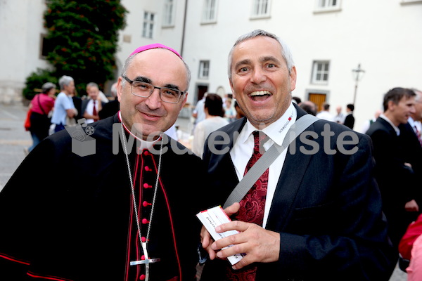 Bischofsweihe_Agape_ab 19 Uhr_Sonntagsblatt IMG_3301