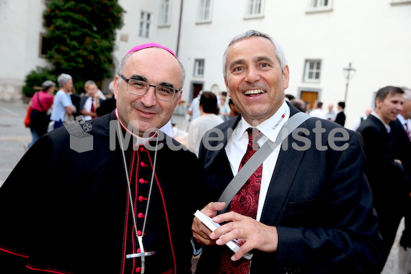 Bischofsweihe_Agape_ab 19 Uhr_Sonntagsblatt IMG_3302