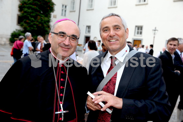 Bischofsweihe_Agape_ab 19 Uhr_Sonntagsblatt IMG_3303