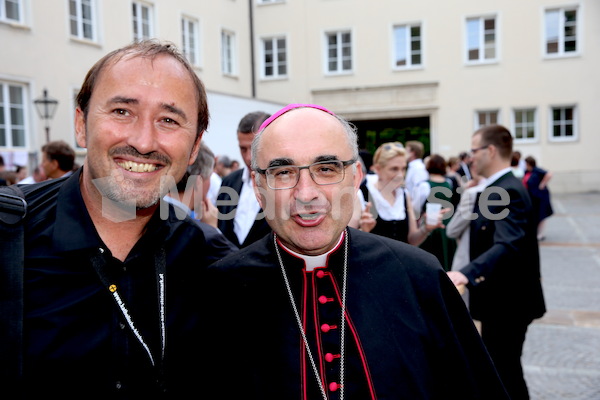 Bischofsweihe_Agape_ab 19 Uhr_Sonntagsblatt IMG_3308