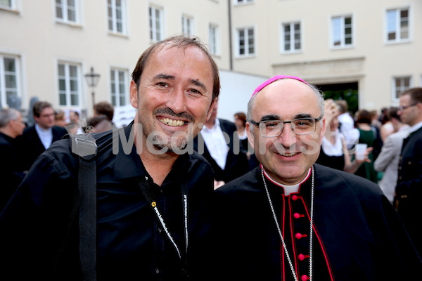Bischofsweihe_Agape_ab 19 Uhr_Sonntagsblatt IMG_3312