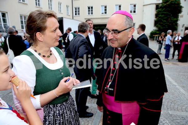 Bischofsweihe_Agape_ab 19 Uhr_Sonntagsblatt IMG_3314