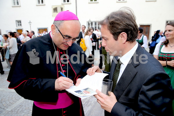 Bischofsweihe_Agape_ab 19 Uhr_Sonntagsblatt IMG_3319