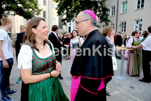 Bischofsweihe_Agape_ab 19 Uhr_Sonntagsblatt IMG_3321