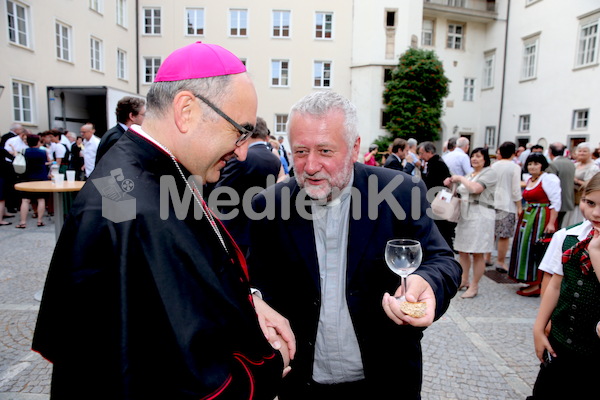 Bischofsweihe_Agape_ab 19 Uhr_Sonntagsblatt IMG_3327