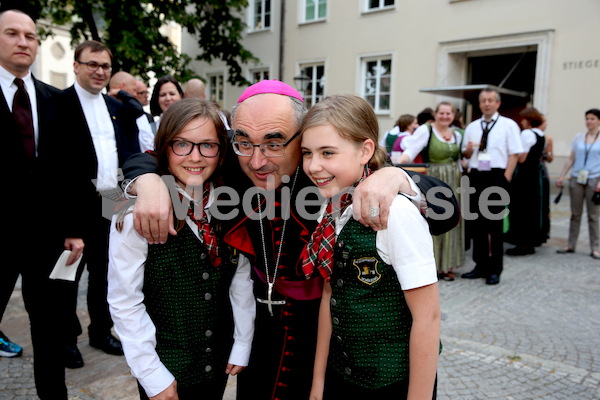 Bischofsweihe_Agape_ab 19 Uhr_Sonntagsblatt IMG_3331