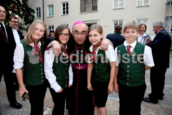 Bischofsweihe_Agape_ab 19 Uhr_Sonntagsblatt IMG_3334