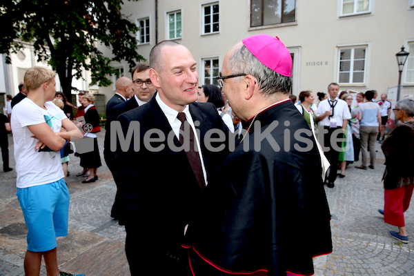 Bischofsweihe_Agape_ab 19 Uhr_Sonntagsblatt IMG_3344