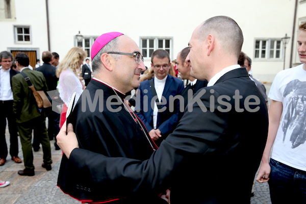 Bischofsweihe_Agape_ab 19 Uhr_Sonntagsblatt IMG_3345