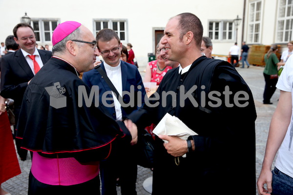 Bischofsweihe_Agape_ab 19 Uhr_Sonntagsblatt IMG_3347