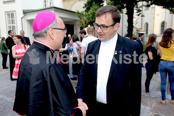 Bischofsweihe_Agape_ab 19 Uhr_Sonntagsblatt IMG_3355