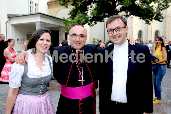Bischofsweihe_Agape_ab 19 Uhr_Sonntagsblatt IMG_3357