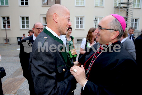 Bischofsweihe_Agape_ab 19 Uhr_Sonntagsblatt IMG_3369
