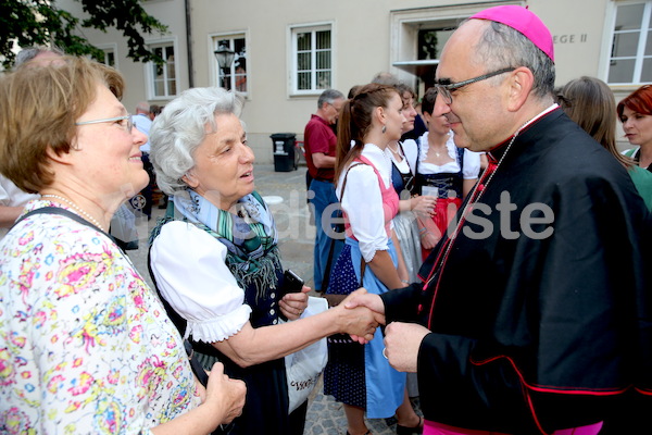 Bischofsweihe_Agape_ab 19 Uhr_Sonntagsblatt IMG_3380