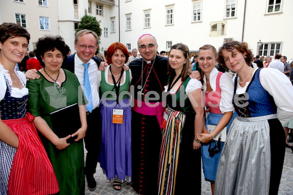 Bischofsweihe_Agape_ab 19 Uhr_Sonntagsblatt IMG_3383