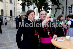 Bischofsweihe_Agape_ab 19 Uhr_Sonntagsblatt IMG_3393