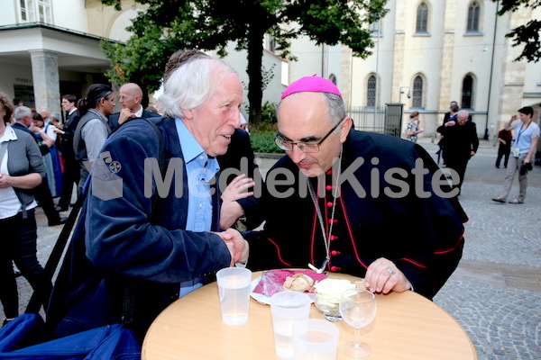 Bischofsweihe_Agape_ab 19 Uhr_Sonntagsblatt IMG_3395