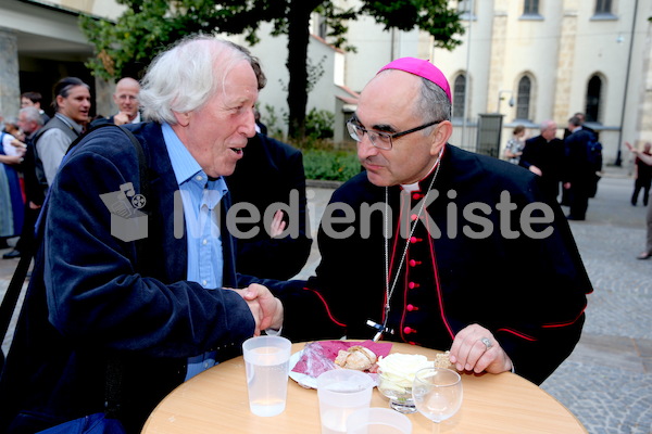 Bischofsweihe_Agape_ab 19 Uhr_Sonntagsblatt IMG_3396