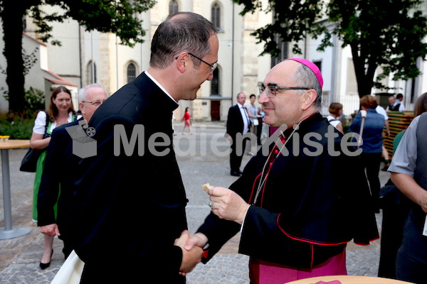 Bischofsweihe_Agape_ab 19 Uhr_Sonntagsblatt IMG_3400