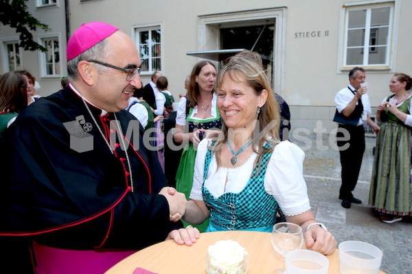 Bischofsweihe_Agape_ab 19 Uhr_Sonntagsblatt IMG_3401