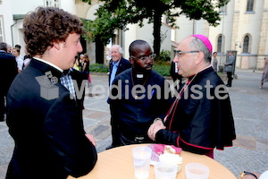 Bischofsweihe_Agape_ab 19 Uhr_Sonntagsblatt IMG_3408
