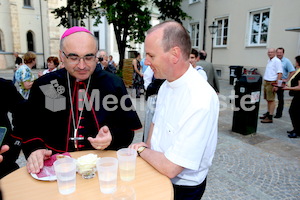 Bischofsweihe_Agape_ab 19 Uhr_Sonntagsblatt IMG_3409